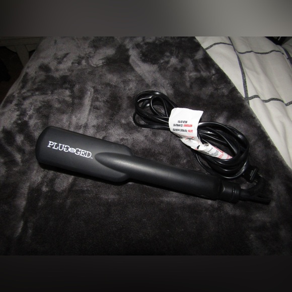 Hair Straightener - Picture 3 of 3